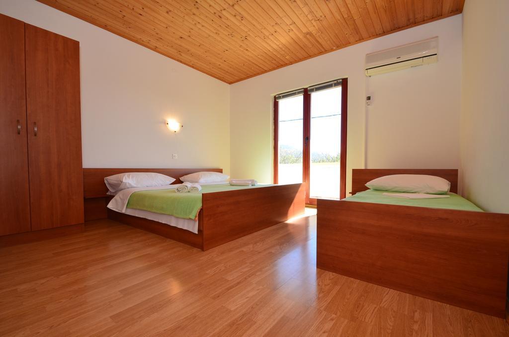 Apartments Cico Starigrad Paklenica Eksteriør billede