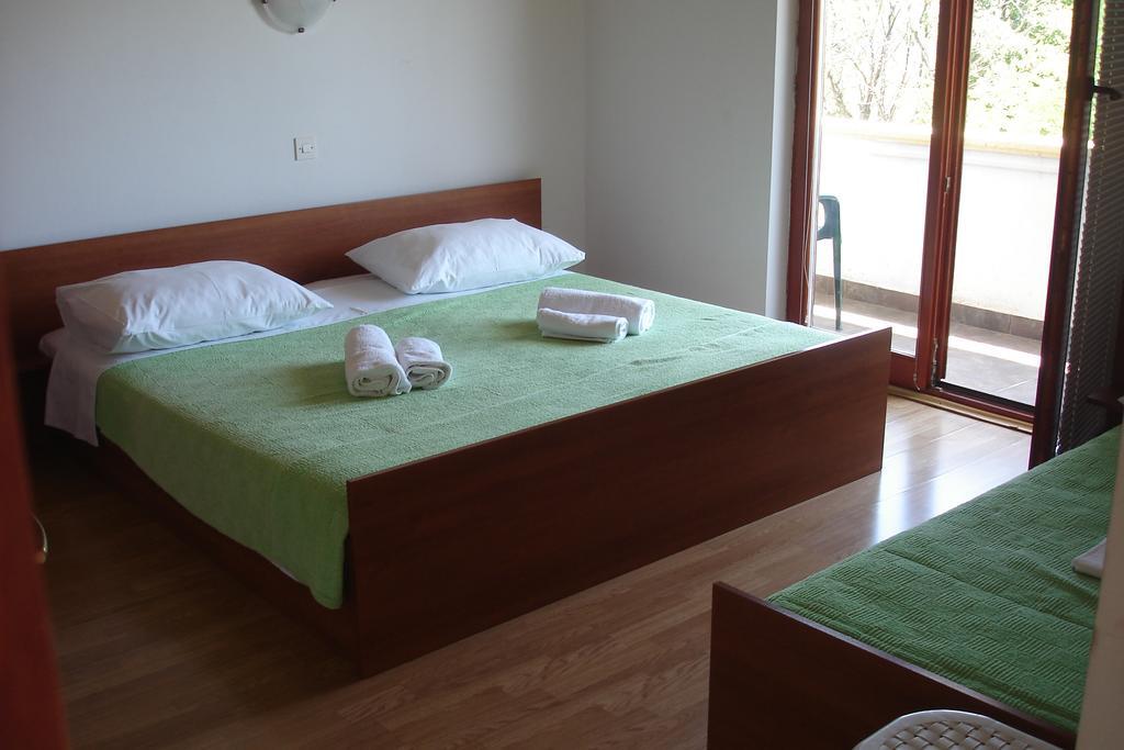 Apartments Cico Starigrad Paklenica Eksteriør billede
