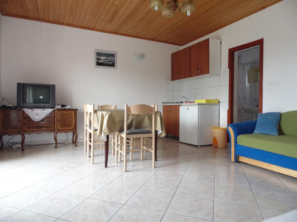 Apartments Cico Starigrad Paklenica Eksteriør billede