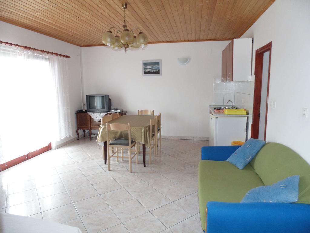 Apartments Cico Starigrad Paklenica Eksteriør billede