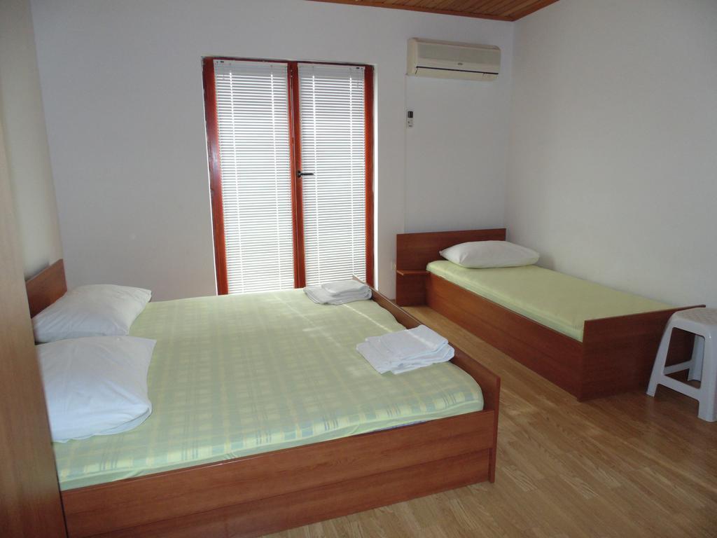 Apartments Cico Starigrad Paklenica Eksteriør billede